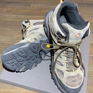 Merrell Men’s Moab 3 Mid Hiker, Size 13